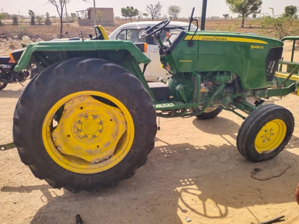 John DeereJohn Deere 5039 D